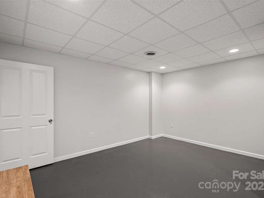 2635 Queens Drive, Lincolnton, NC 28092.  MLS# CAR4215320, YatesRealty ID 5068. 