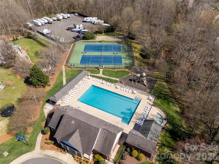 623 Cheval Drive, Fort Mill, SC 29708.  MLS# CAR4358389, YatesRealty ID 5068. Knightsbridge Amenities