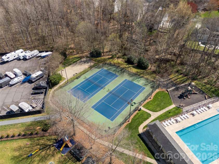 623 Cheval Drive, Fort Mill, SC 29708.  MLS# CAR4358389, YatesRealty ID 5068. Knightsbridge Amenities
