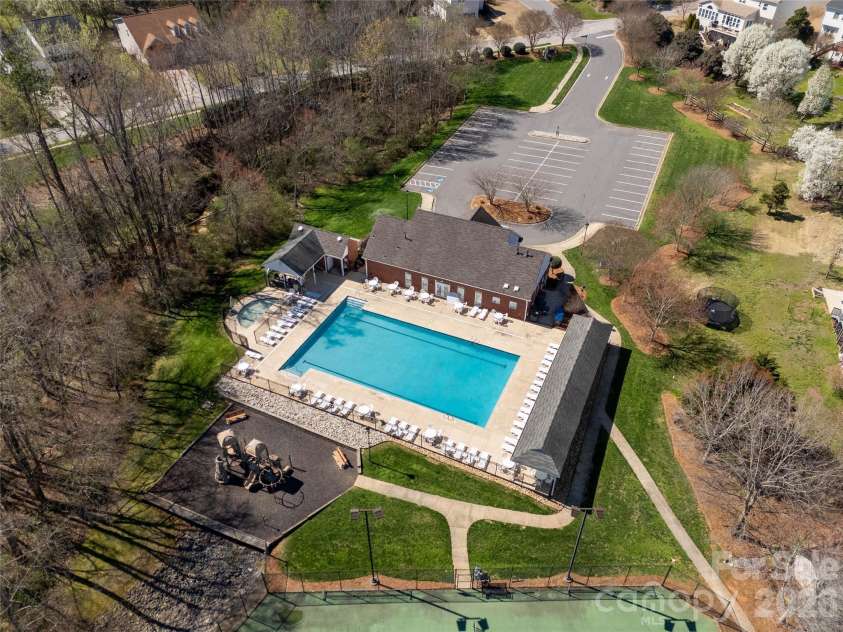 623 Cheval Drive, Fort Mill, SC 29708.  MLS# CAR4358389, YatesRealty ID 5068. Knightsbridge Amenities