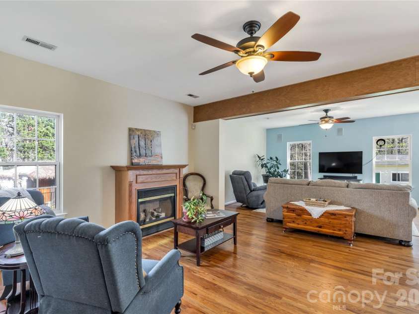 623 Cheval Drive, Fort Mill, SC 29708.  MLS# CAR4358389, YatesRealty ID 5068. Living Room