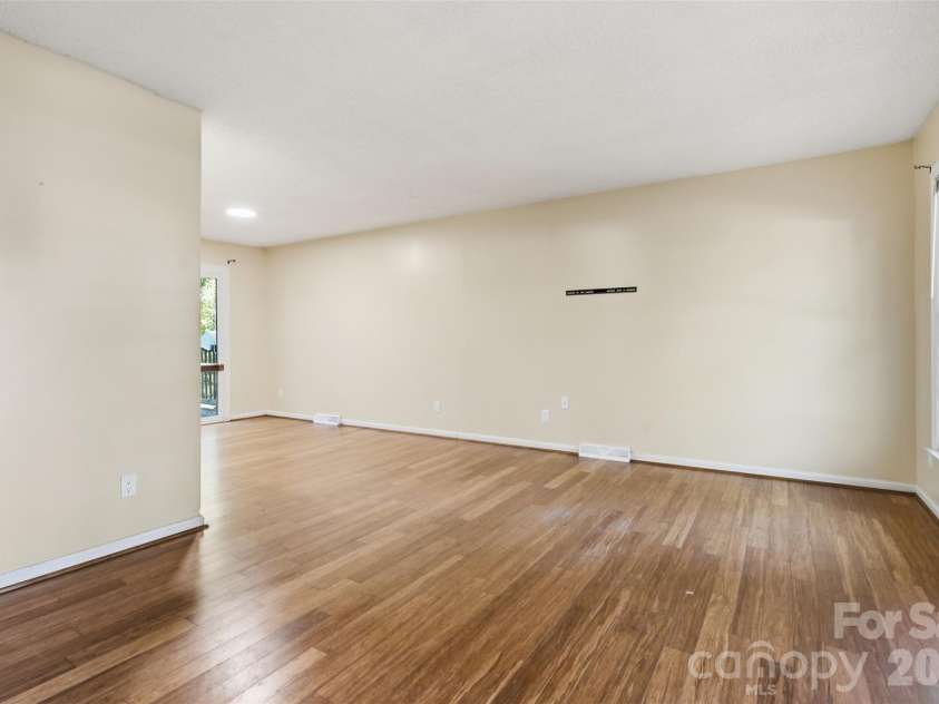 609 Old Farm Road, Statesville, NC 28625.  MLS# CAR4424264, YatesRealty ID 50680. 