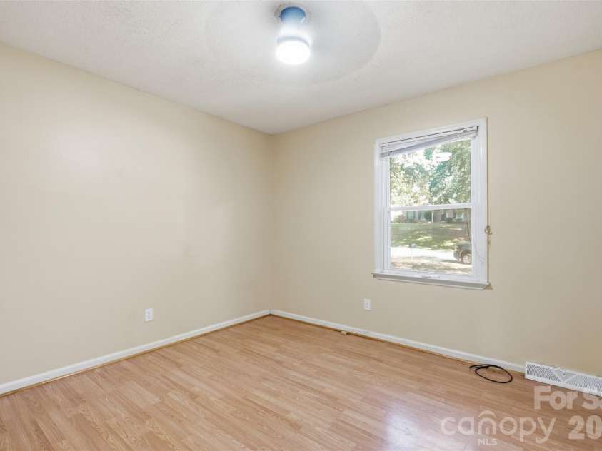 609 Old Farm Road, Statesville, NC 28625.  MLS# CAR4424264, YatesRealty ID 50680. 