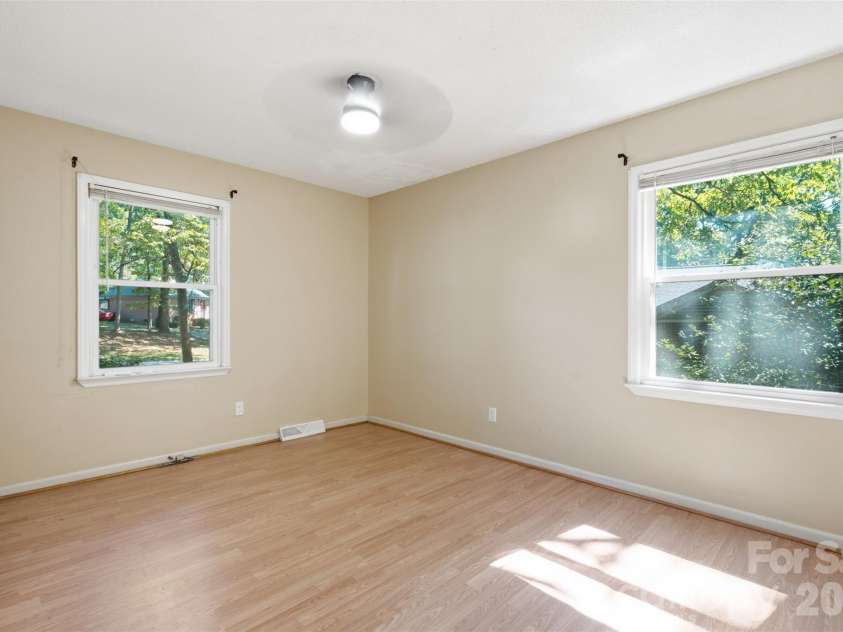 609 Old Farm Road, Statesville, NC 28625.  MLS# CAR4424264, YatesRealty ID 50680. 