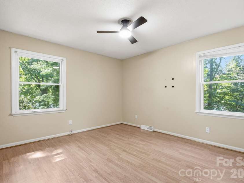 609 Old Farm Road, Statesville, NC 28625.  MLS# CAR4424264, YatesRealty ID 50680. 