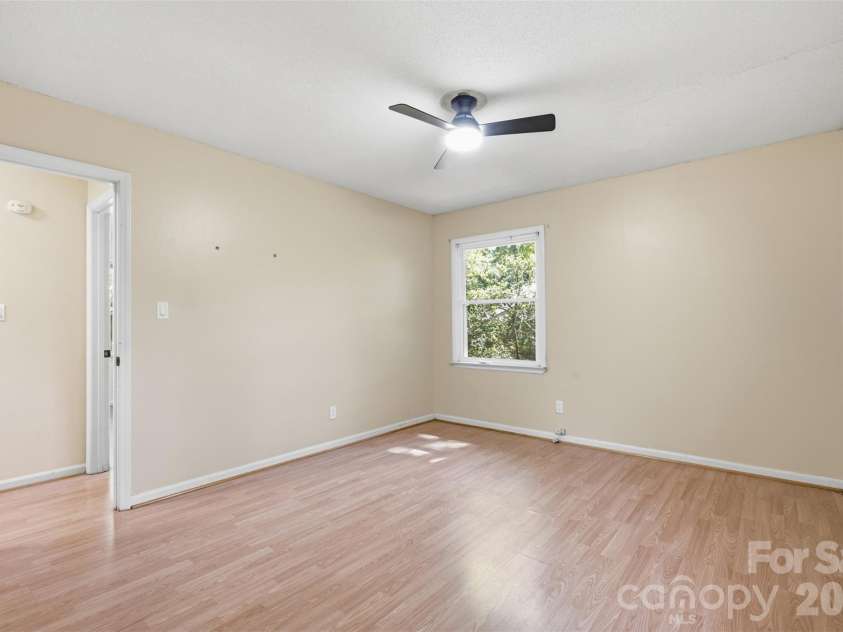 609 Old Farm Road, Statesville, NC 28625.  MLS# CAR4424264, YatesRealty ID 50680. 