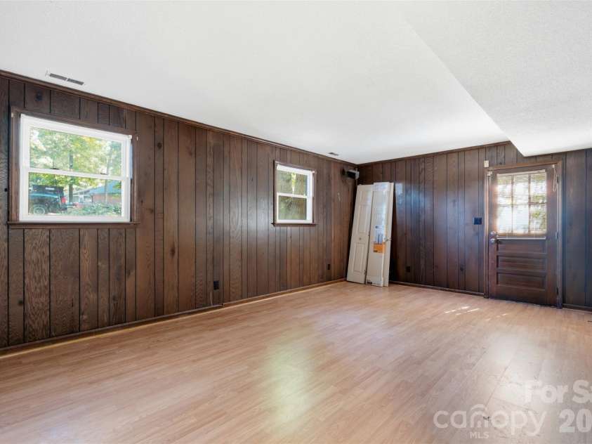 609 Old Farm Road, Statesville, NC 28625.  MLS# CAR4424264, YatesRealty ID 50680. 