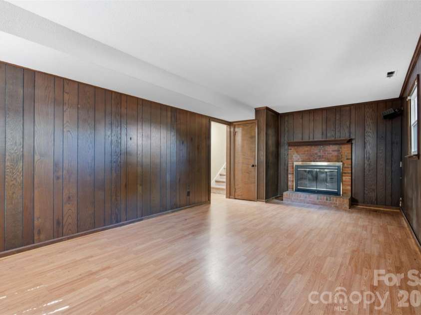 609 Old Farm Road, Statesville, NC 28625.  MLS# CAR4424264, YatesRealty ID 50680. 