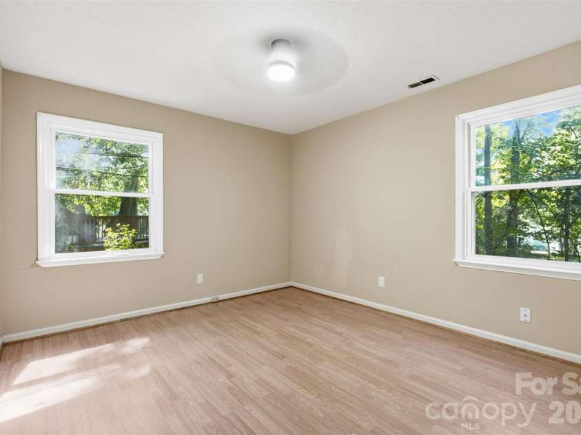 609 Old Farm Road, Statesville, NC 28625.  MLS# CAR4424264, YatesRealty ID 50680. 