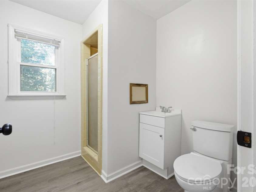 609 Old Farm Road, Statesville, NC 28625.  MLS# CAR4424264, YatesRealty ID 50680. 