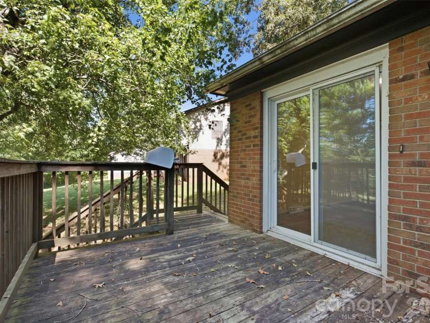 609 Old Farm Road, Statesville, NC 28625.  MLS# CAR4424264, YatesRealty ID 50680. 