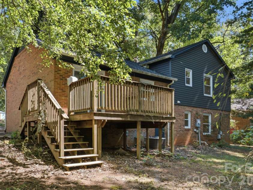 609 Old Farm Road, Statesville, NC 28625.  MLS# CAR4424264, YatesRealty ID 50680. 
