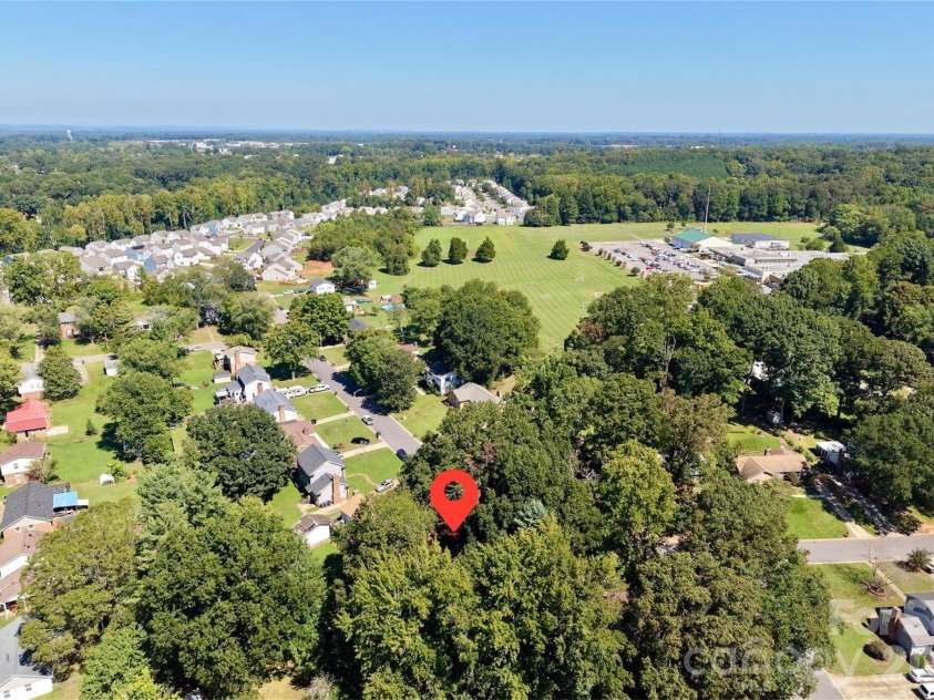 609 Old Farm Road, Statesville, NC 28625.  MLS# CAR4424264, YatesRealty ID 50680. 