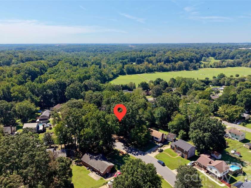 609 Old Farm Road, Statesville, NC 28625.  MLS# CAR4424264, YatesRealty ID 50680. 
