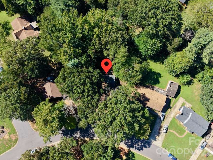 609 Old Farm Road, Statesville, NC 28625.  MLS# CAR4424264, YatesRealty ID 50680. 
