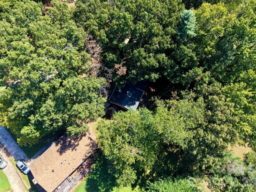 609 Old Farm Road, Statesville, NC 28625.  MLS# CAR4424264, YatesRealty ID 50680. 