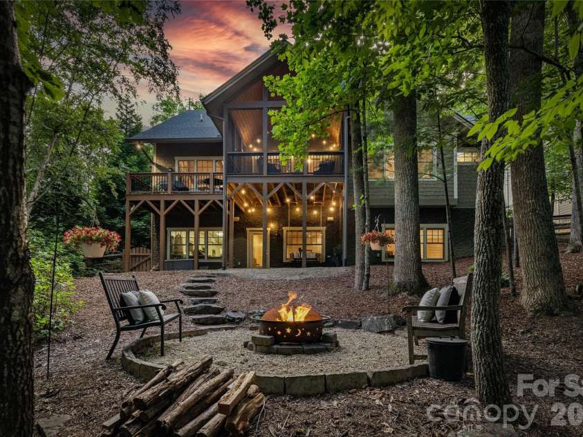 15 Owl Creek Lane, Fairview, NC 28730.  MLS# CAR4385269, YatesRealty ID 50681. 