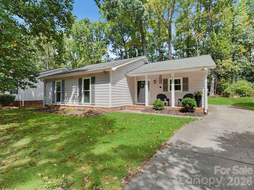 7239 Lockmont Drive, Charlotte, NC 28212.  MLS# CAR4424249, YatesRealty ID 50685. 