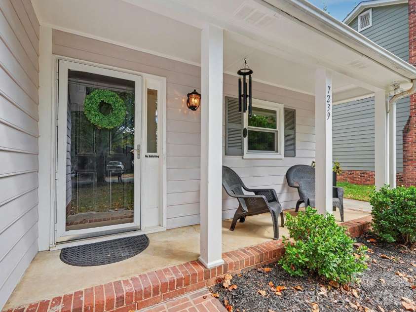 7239 Lockmont Drive, Charlotte, NC 28212.  MLS# CAR4424249, YatesRealty ID 50685. 