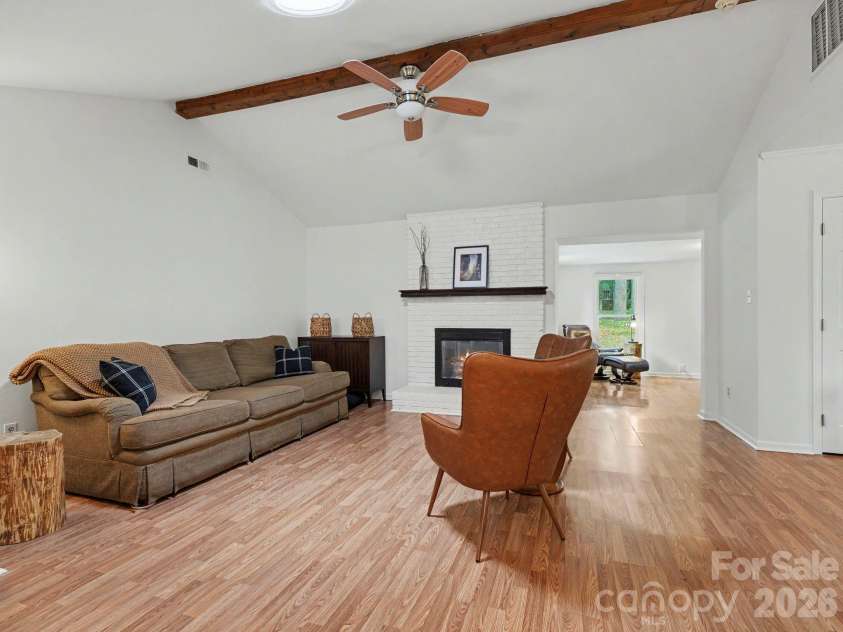 7239 Lockmont Drive, Charlotte, NC 28212.  MLS# CAR4424249, YatesRealty ID 50685. 