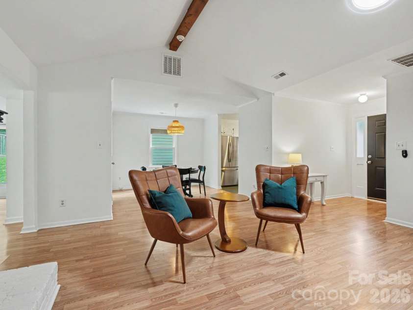 7239 Lockmont Drive, Charlotte, NC 28212.  MLS# CAR4424249, YatesRealty ID 50685. 