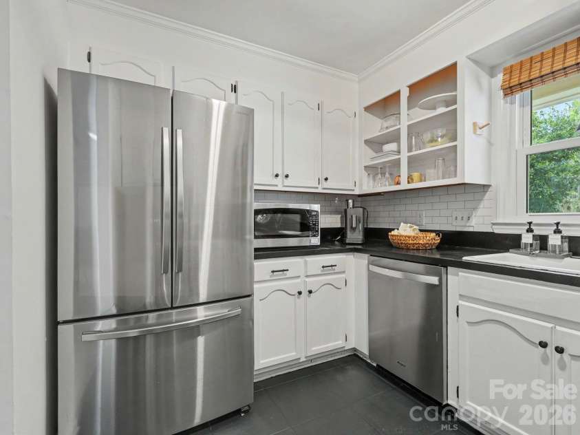 7239 Lockmont Drive, Charlotte, NC 28212.  MLS# CAR4424249, YatesRealty ID 50685. 