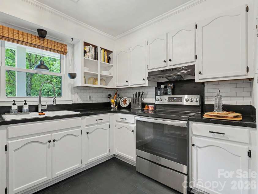 7239 Lockmont Drive, Charlotte, NC 28212.  MLS# CAR4424249, YatesRealty ID 50685. 