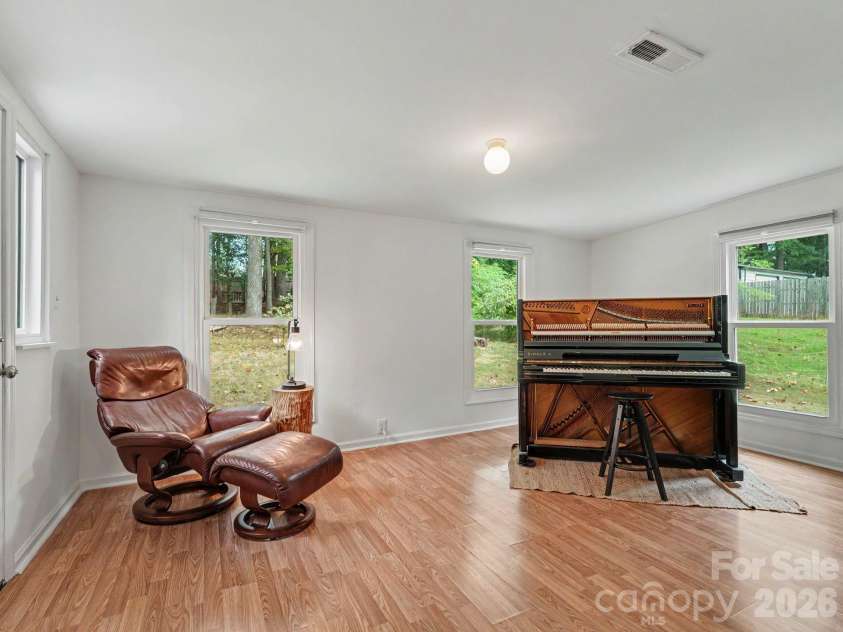 7239 Lockmont Drive, Charlotte, NC 28212.  MLS# CAR4424249, YatesRealty ID 50685. 