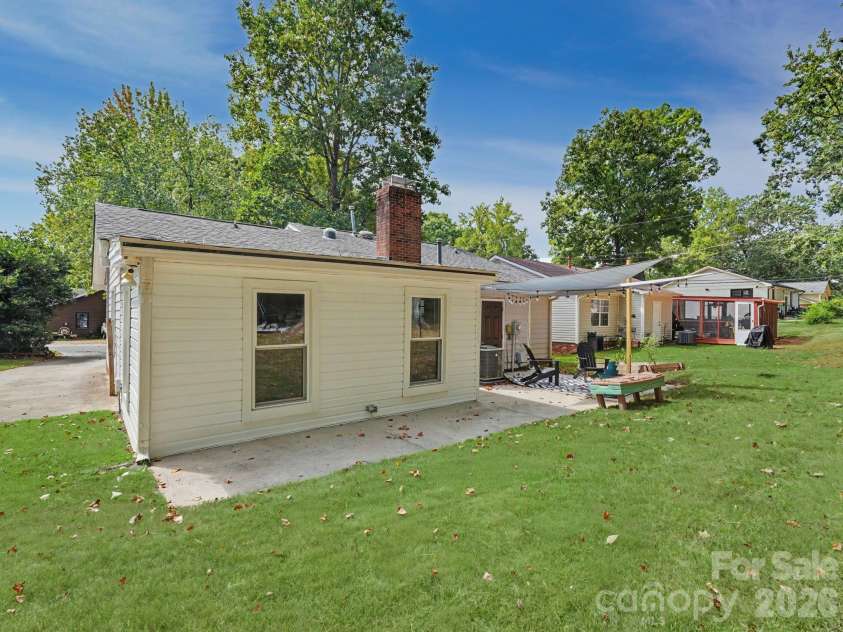 7239 Lockmont Drive, Charlotte, NC 28212.  MLS# CAR4424249, YatesRealty ID 50685. 