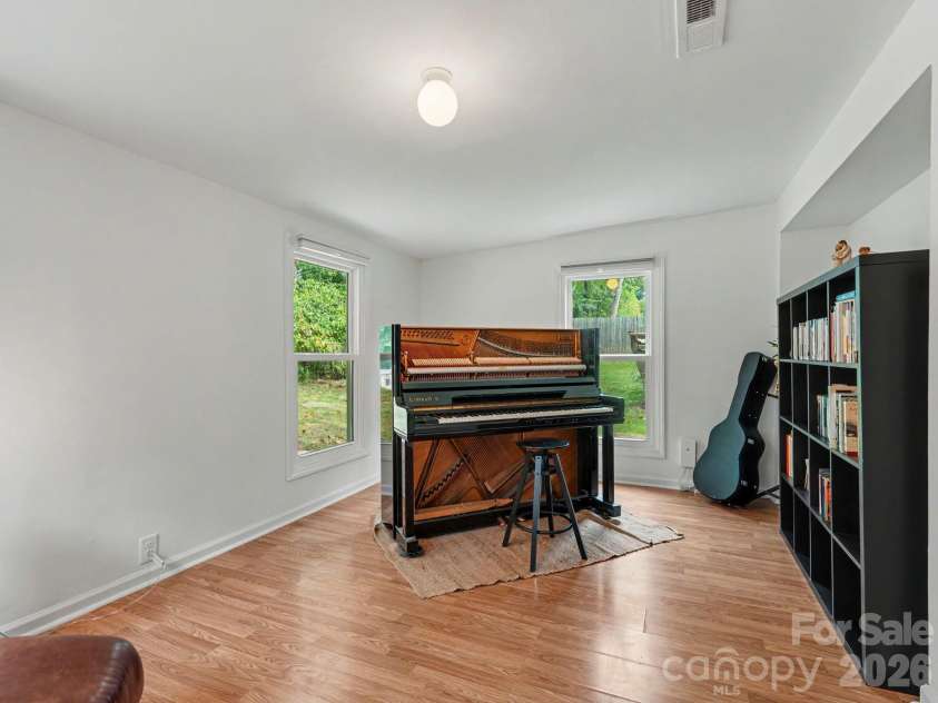 7239 Lockmont Drive, Charlotte, NC 28212.  MLS# CAR4424249, YatesRealty ID 50685. 