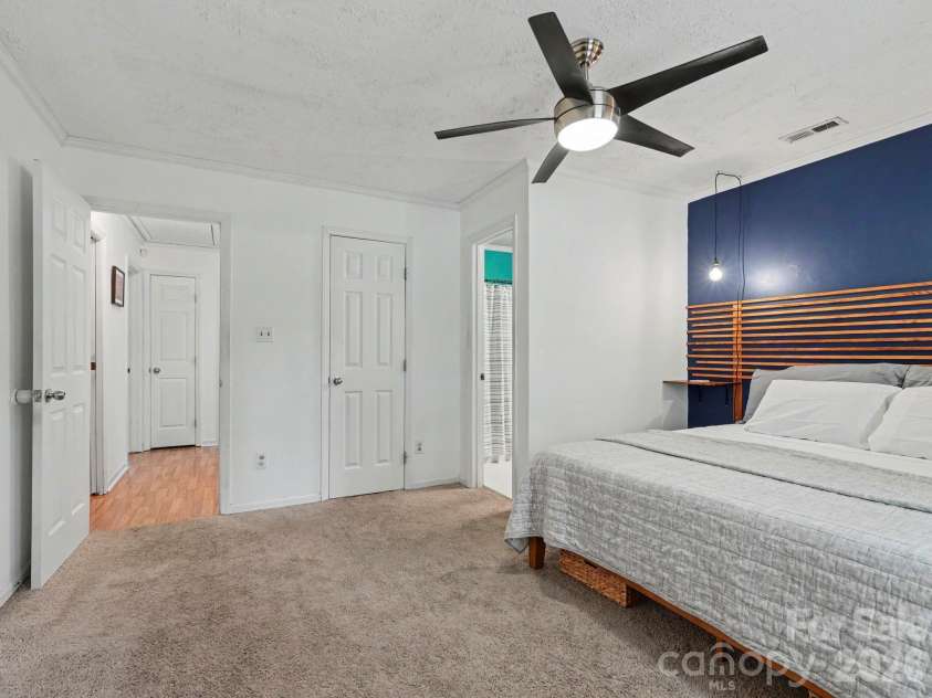 7239 Lockmont Drive, Charlotte, NC 28212.  MLS# CAR4424249, YatesRealty ID 50685. 