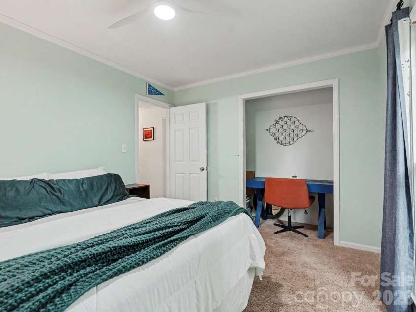 7239 Lockmont Drive, Charlotte, NC 28212.  MLS# CAR4424249, YatesRealty ID 50685. 
