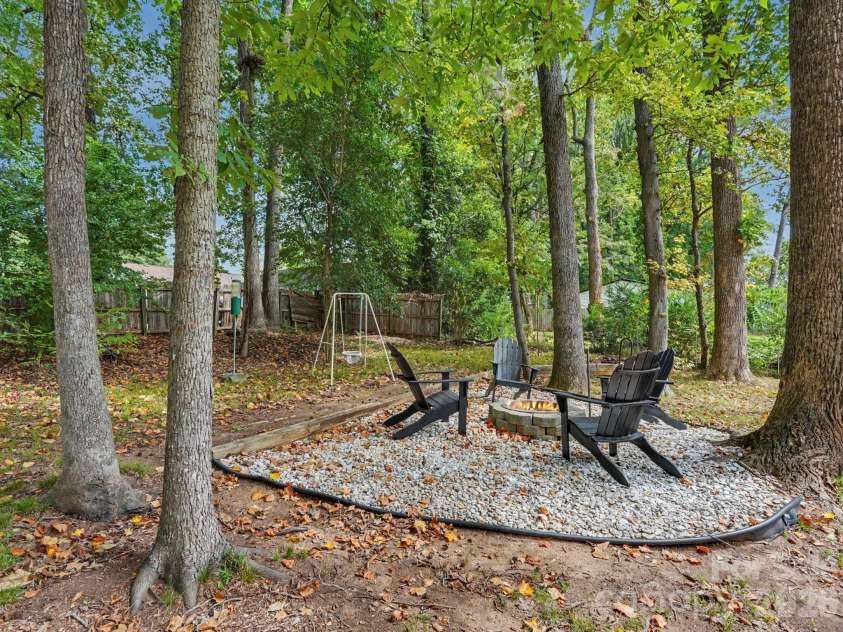 7239 Lockmont Drive, Charlotte, NC 28212.  MLS# CAR4424249, YatesRealty ID 50685. 