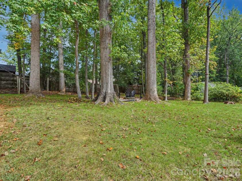 7239 Lockmont Drive, Charlotte, NC 28212.  MLS# CAR4424249, YatesRealty ID 50685. 