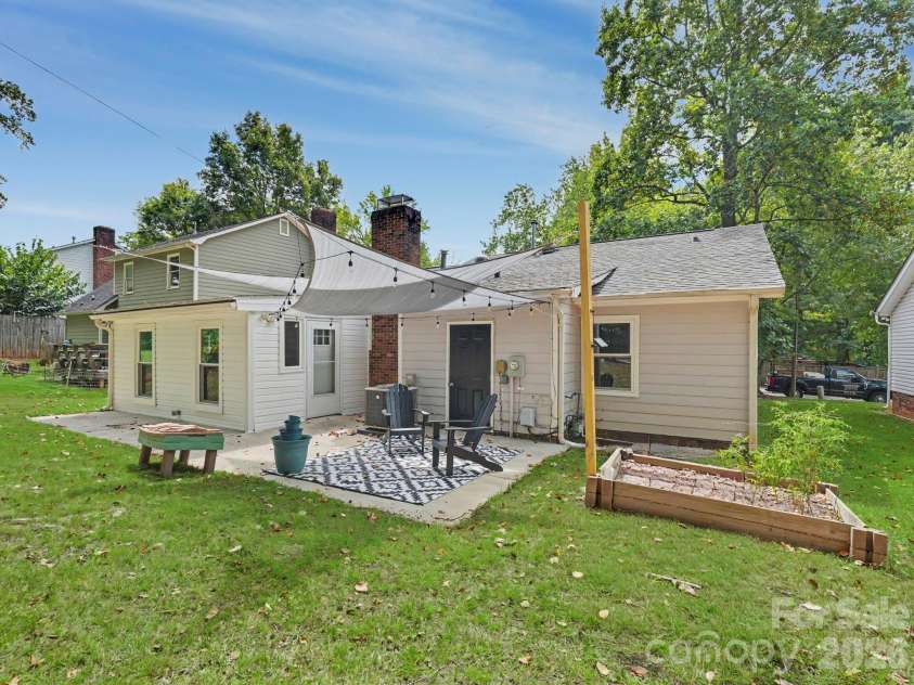 7239 Lockmont Drive, Charlotte, NC 28212.  MLS# CAR4424249, YatesRealty ID 50685. 