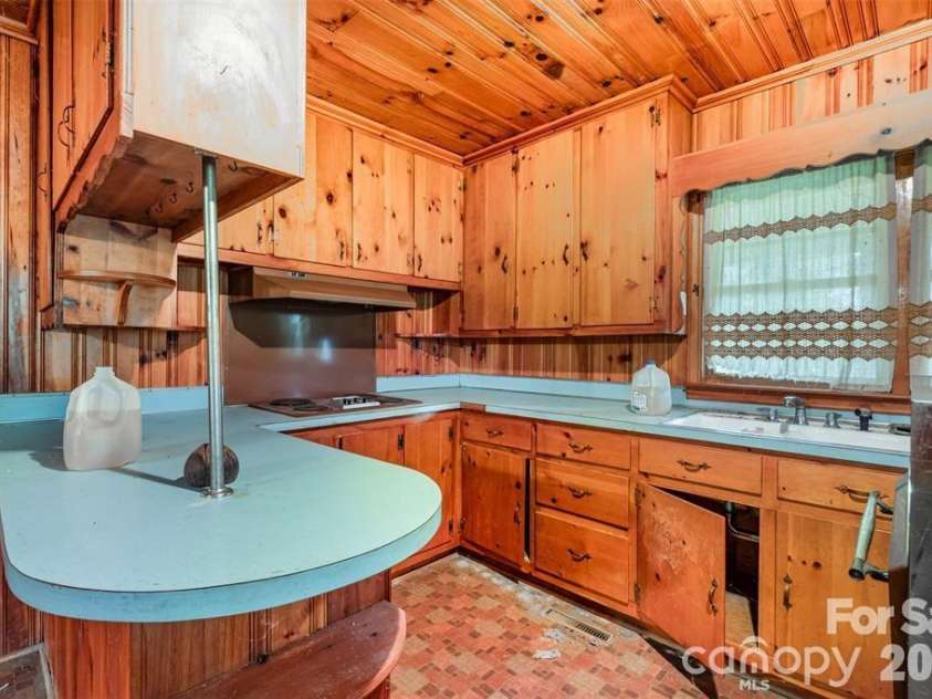 2412 Daves Drive, Shelby, NC 28150.  MLS# CAR4360089, YatesRealty ID 50688. 