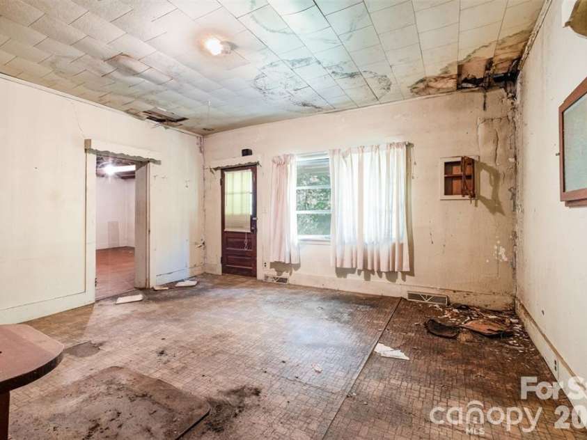 2412 Daves Drive, Shelby, NC 28150.  MLS# CAR4360089, YatesRealty ID 50688. 