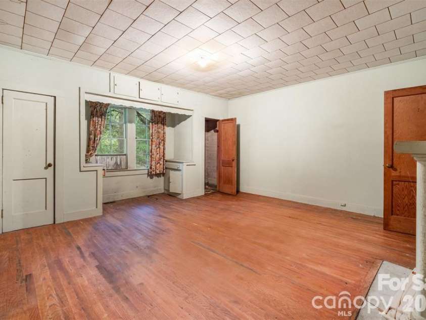 2412 Daves Drive, Shelby, NC 28150.  MLS# CAR4360089, YatesRealty ID 50688. 