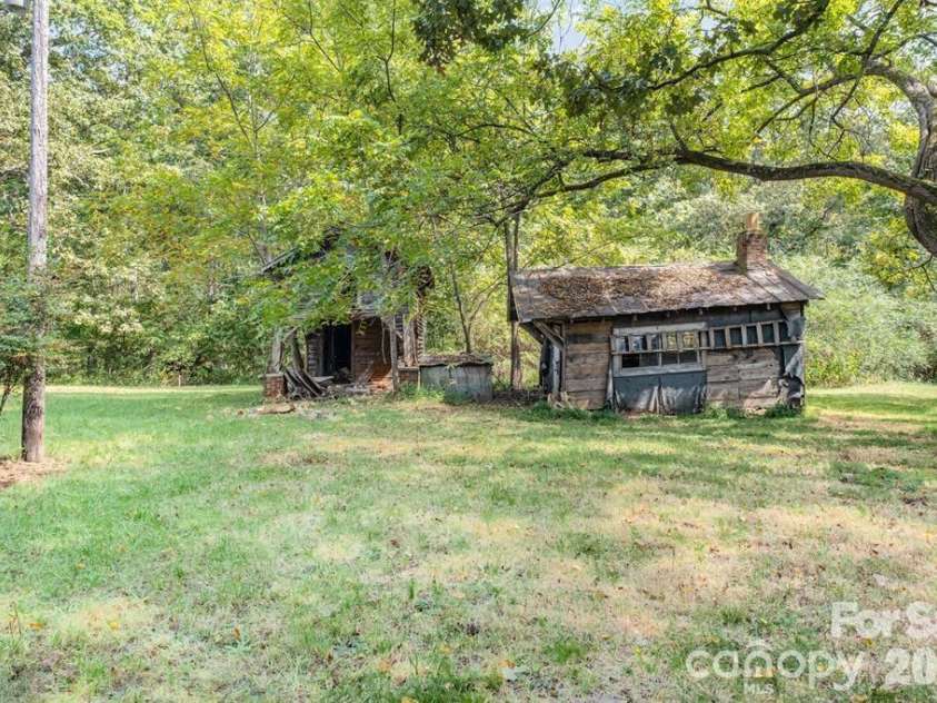 2412 Daves Drive, Shelby, NC 28150.  MLS# CAR4360089, YatesRealty ID 50688. 
