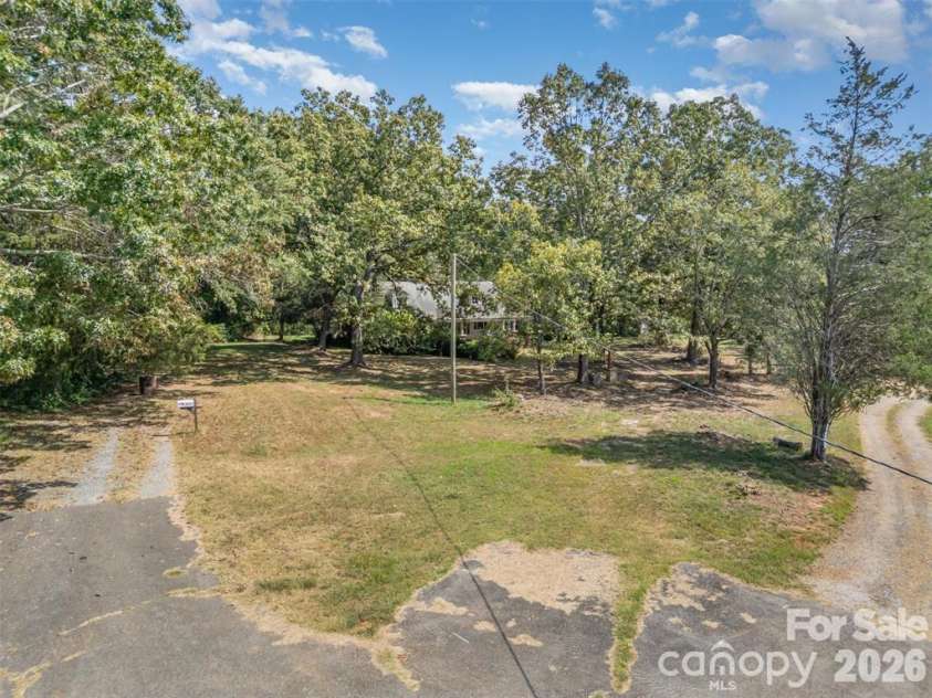 2412 Daves Drive, Shelby, NC 28150.  MLS# CAR4360089, YatesRealty ID 50688. 