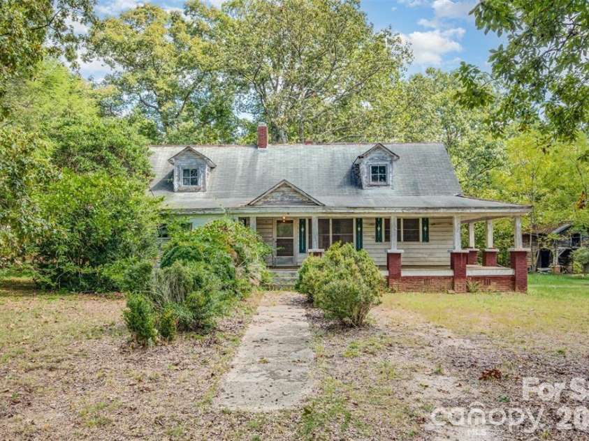 2412 Daves Drive, Shelby, NC 28150.  MLS# CAR4360089, YatesRealty ID 50688. 