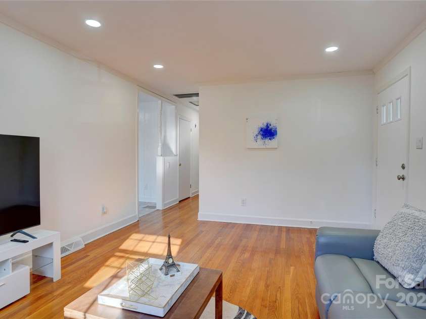 7526 Dorn Circle, Charlotte, NC 28212.  MLS# CAR4226222, YatesRealty ID 5069. 