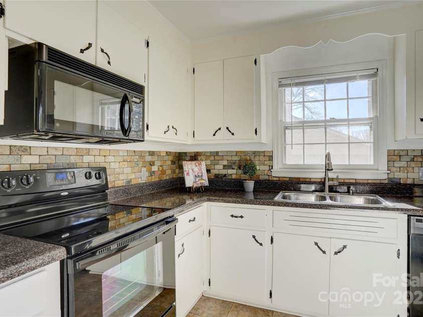 7526 Dorn Circle, Charlotte, NC 28212.  MLS# CAR4226222, YatesRealty ID 5069. 