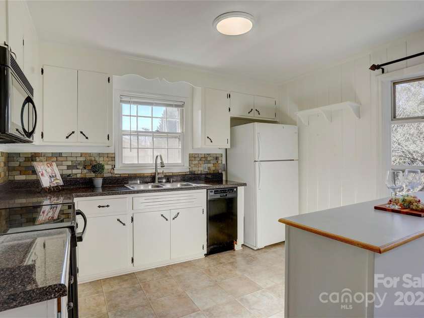 7526 Dorn Circle, Charlotte, NC 28212.  MLS# CAR4226222, YatesRealty ID 5069. 