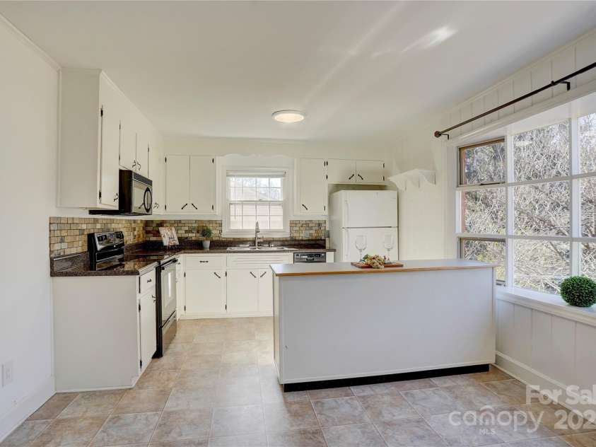 7526 Dorn Circle, Charlotte, NC 28212.  MLS# CAR4226222, YatesRealty ID 5069. 