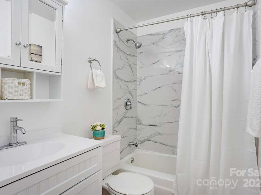 7526 Dorn Circle, Charlotte, NC 28212.  MLS# CAR4226222, YatesRealty ID 5069. 