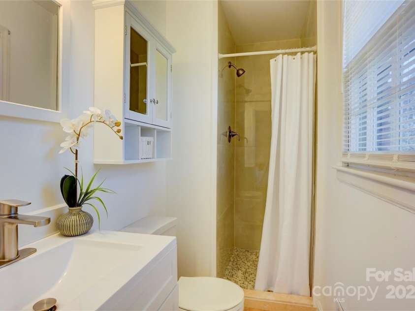 7526 Dorn Circle, Charlotte, NC 28212.  MLS# CAR4226222, YatesRealty ID 5069. 