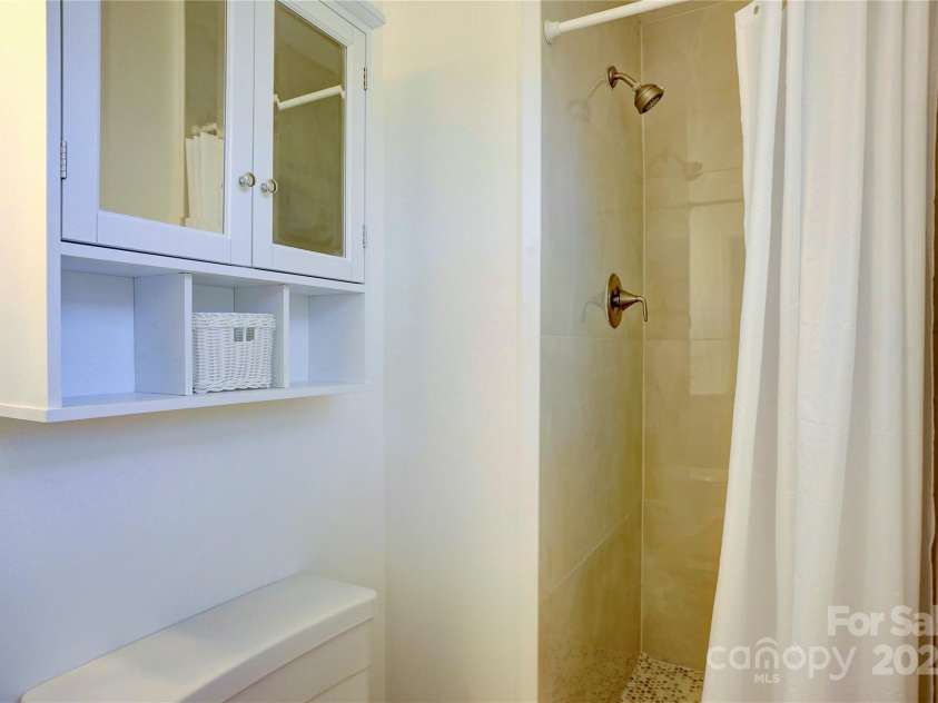 7526 Dorn Circle, Charlotte, NC 28212.  MLS# CAR4226222, YatesRealty ID 5069. 