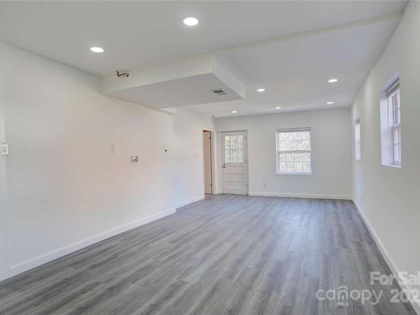 7526 Dorn Circle, Charlotte, NC 28212.  MLS# CAR4226222, YatesRealty ID 5069. 