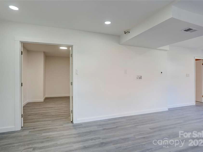 7526 Dorn Circle, Charlotte, NC 28212.  MLS# CAR4226222, YatesRealty ID 5069. 